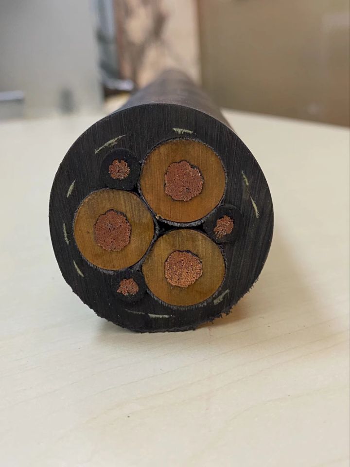 CRFF特种丁晴护套卷筒机抗拉电缆